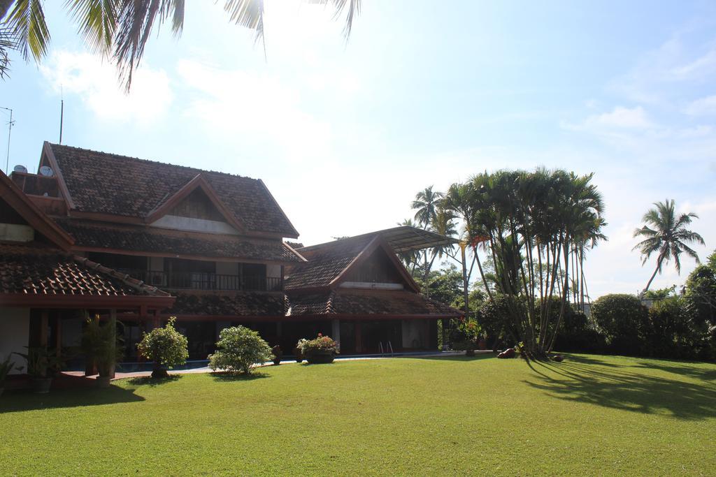 Blue Water Villa Piliyandala Bagian luar foto