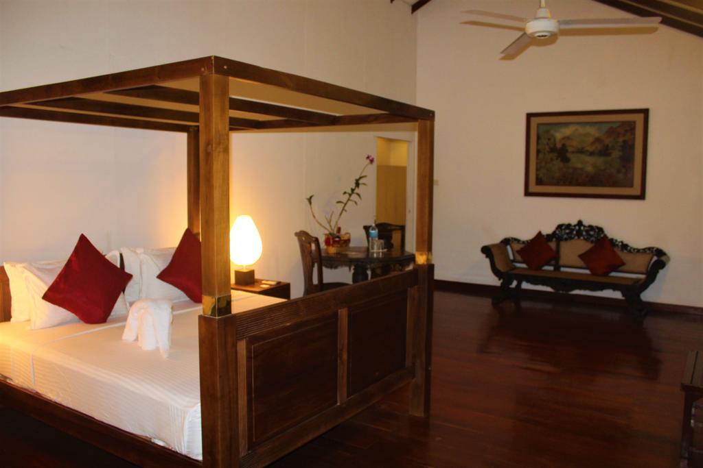 Blue Water Villa Piliyandala Bagian luar foto