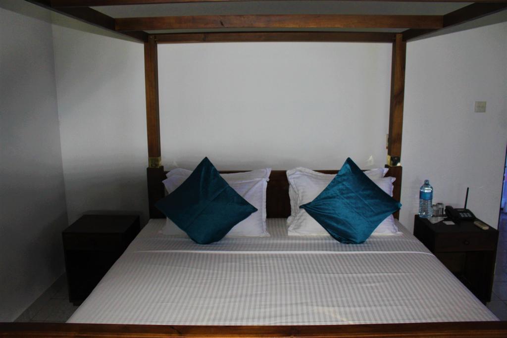 Blue Water Villa Piliyandala Bagian luar foto
