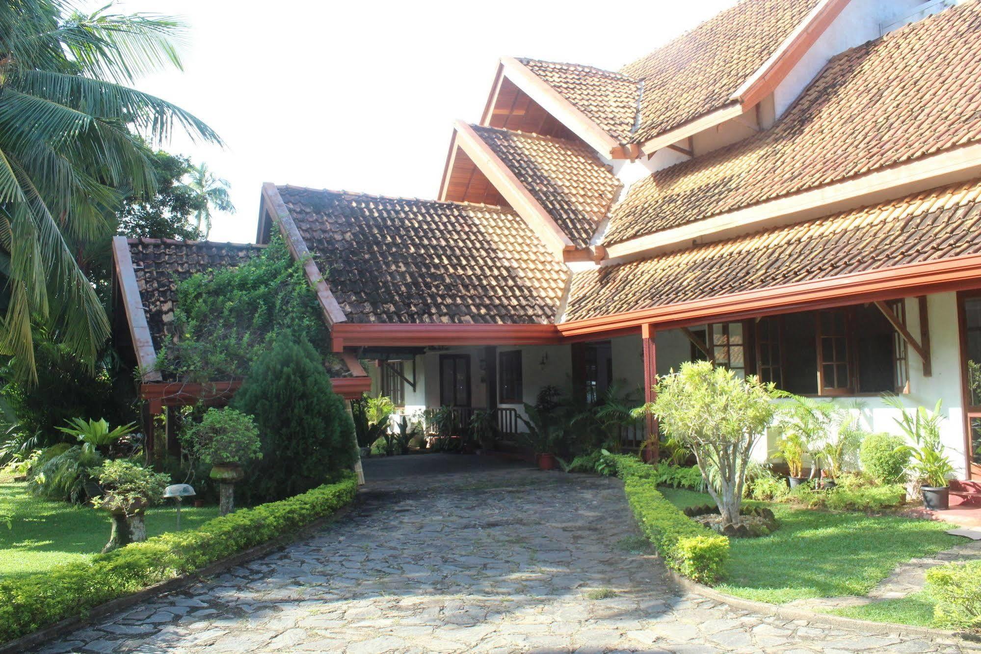 Blue Water Villa Piliyandala Bagian luar foto