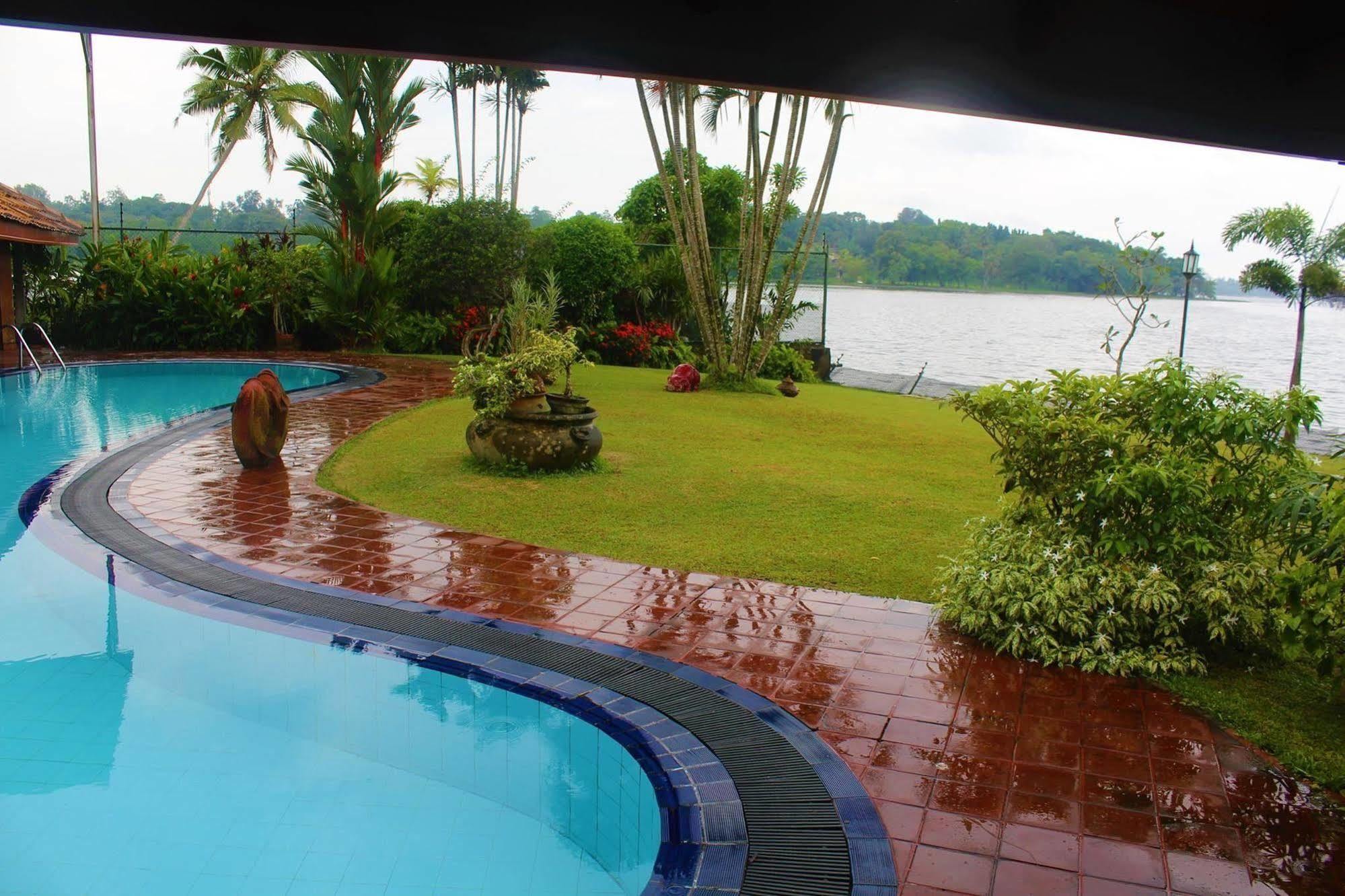 Blue Water Villa Piliyandala Bagian luar foto
