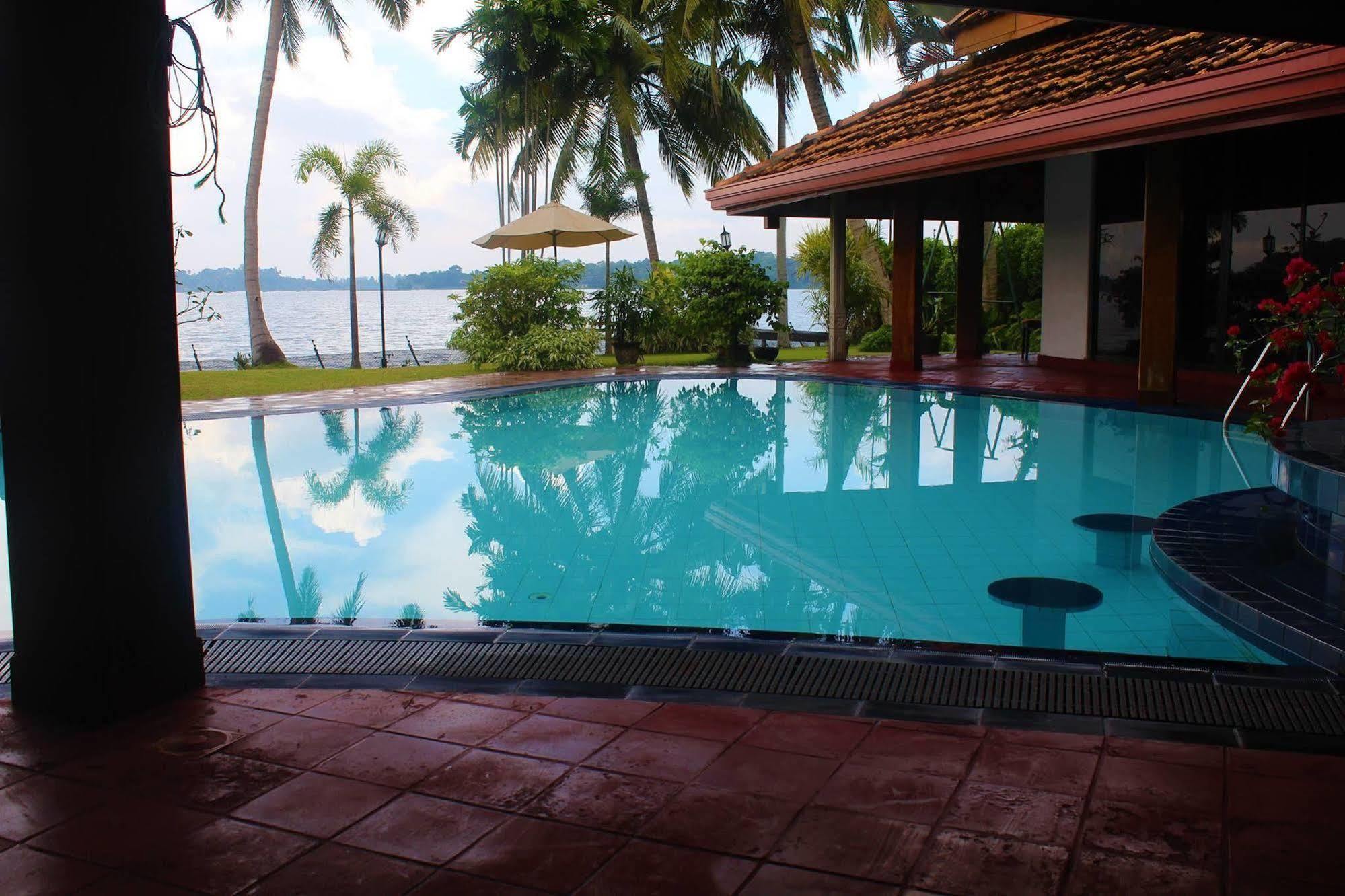 Blue Water Villa Piliyandala Bagian luar foto