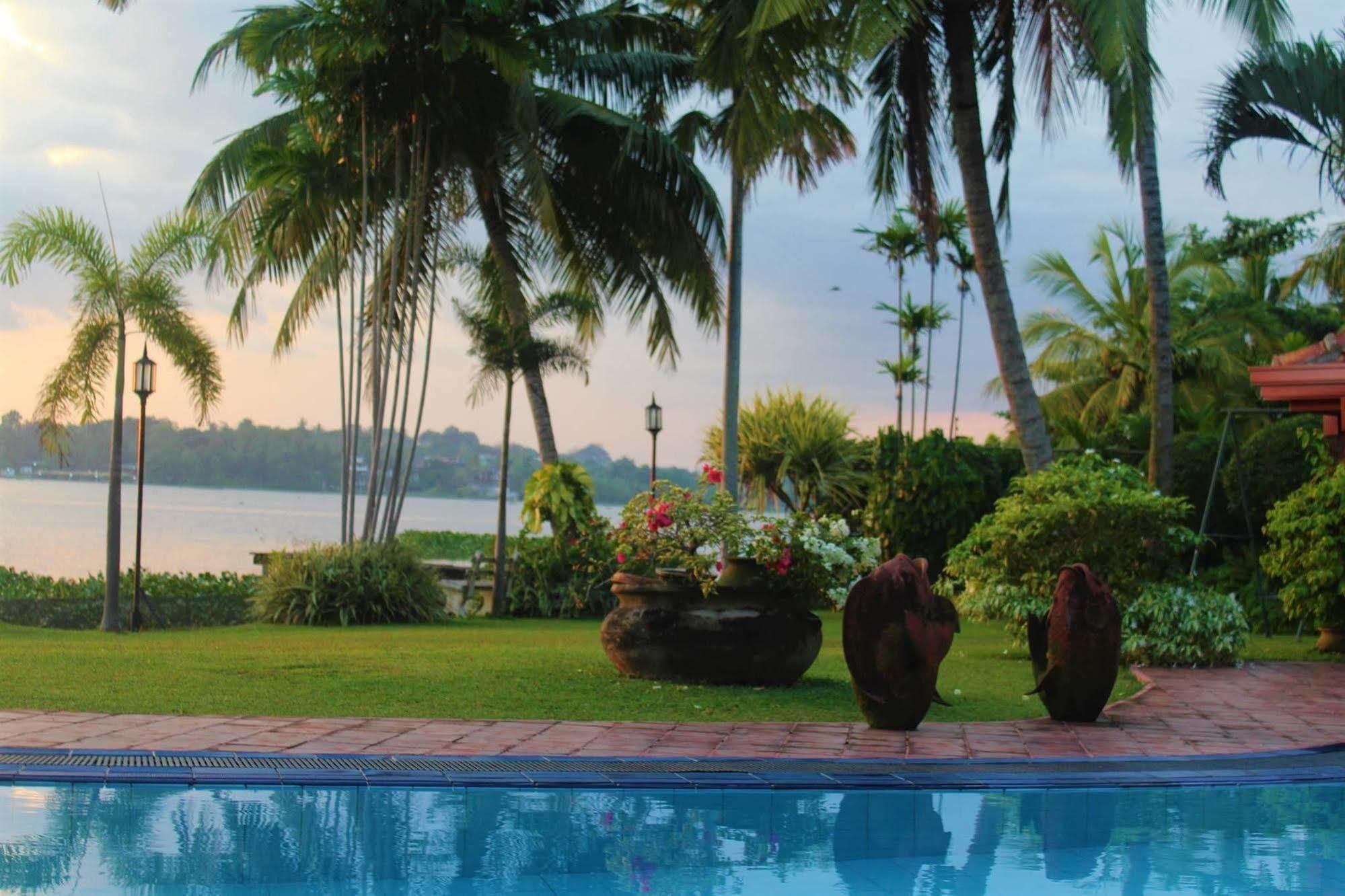 Blue Water Villa Piliyandala Bagian luar foto