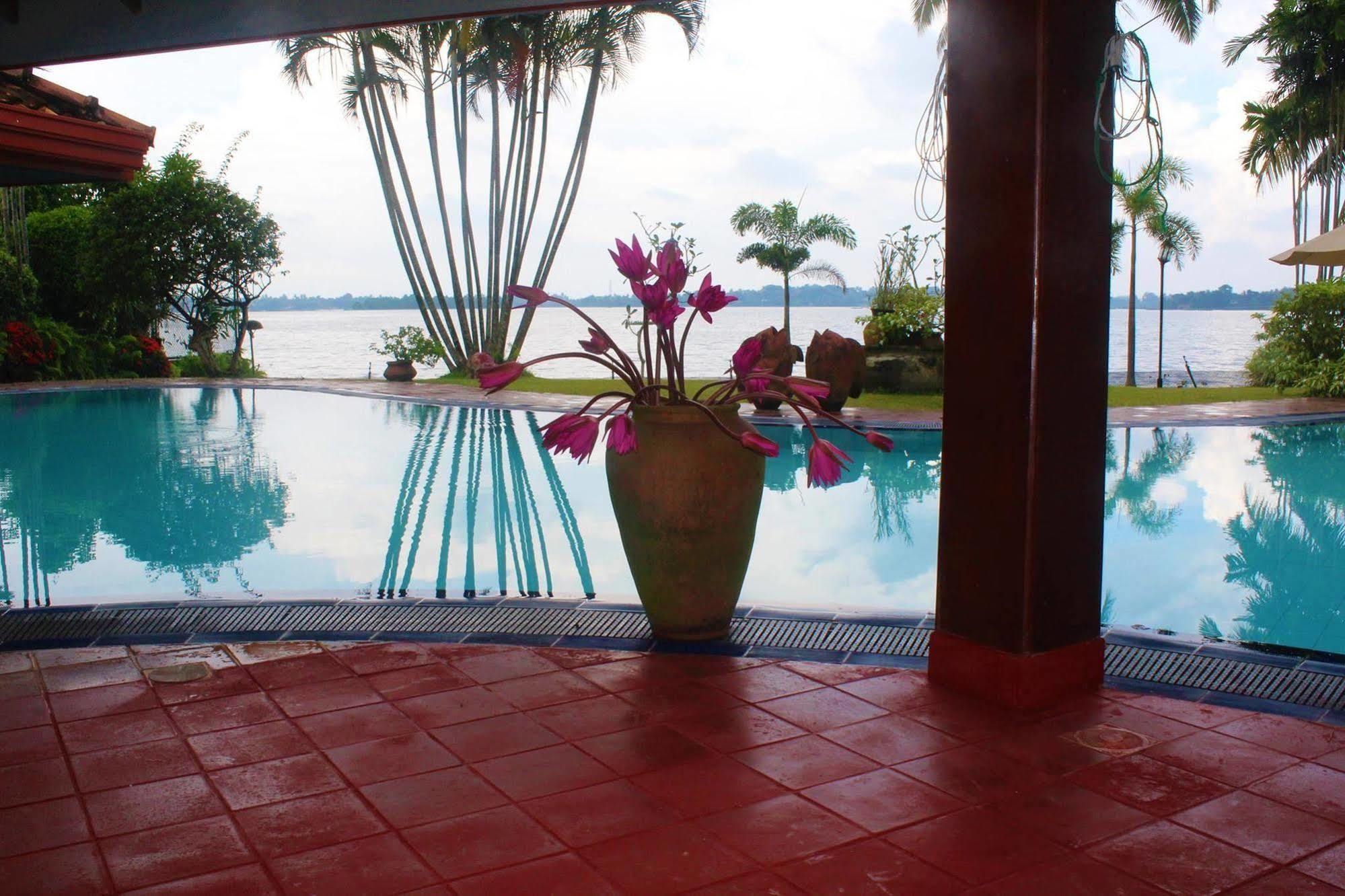Blue Water Villa Piliyandala Bagian luar foto