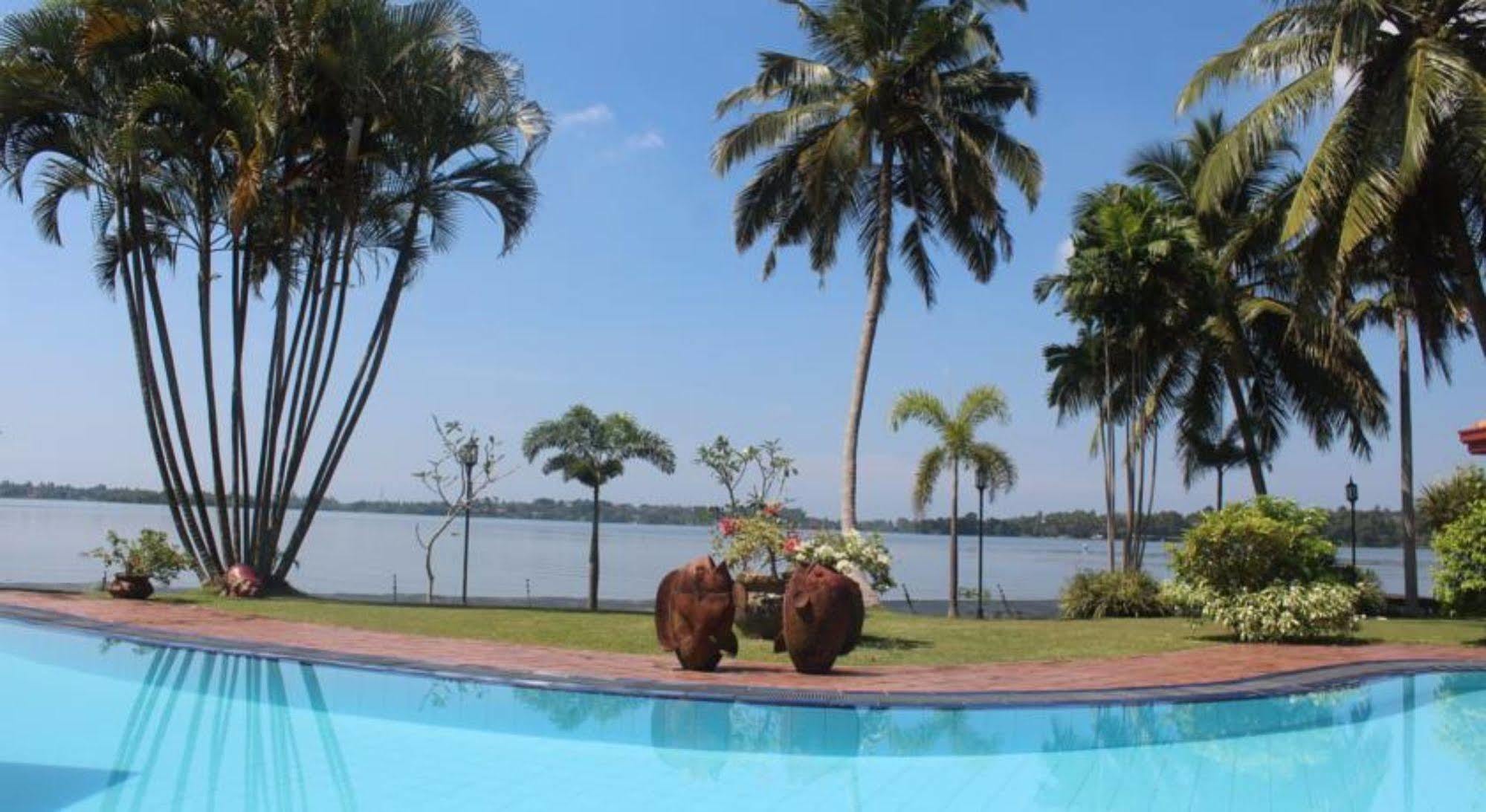 Blue Water Villa Piliyandala Bagian luar foto